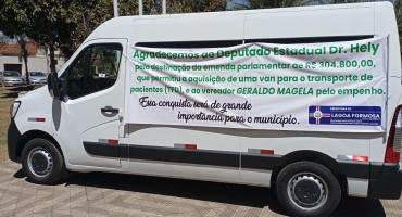 Prefeitura de Lagoa Formosa recebe Van que será usada pela Secretaria de Saúde para transporte de pacientes  