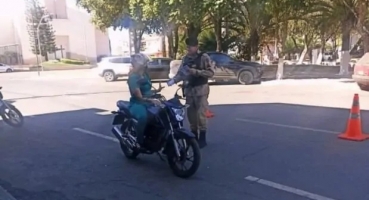Motoristas poderão regularizar veículos via Pix durante blitz e evitar custos com guincho e pátio