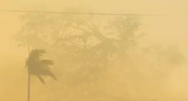 Fumaça de queimada causa medo e transforma manhã em “noite” na Avenida Marabá, em Patos de Minas Fumaça de queimada causa medo e transforma manhã em “noite” na Avenida Marabá, em Patos de Minas