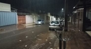 Após longo período de estiagem volta a chover na cidade Lagoa Formosa amenizando o calor e a  baixa umidade do ar