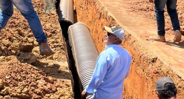 Prefeitura de Lagoa Formosa inicia obra de drenagem na Avenida Olien José do Nascimento Prefeitura de Lagoa Formosa inicia obra de drenagem na Avenida Olien José do Nascimento