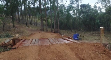 Prefeitura de Lagoa Formosa finaliza construção de mais uma ponte no município; desta vez na região de “Zangado”