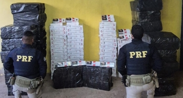 Patos de Minas – PRF apreende veículo carregado com 25 mil maços de cigarros contrabandeados