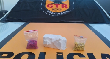 Serra do Salitre - Mulher é presa com cocaína e 200 comprimidos de ecstasy durante Operação “Última Parada”