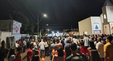 Multidão de fiéis participa de missa e procissão em comemoração ao Dia de Nossa Senhora Aparecida; em Lagoa Formosa Multidão de fiéis participa de missa e procissão em comemoração ao Dia de Nossa Senhora Aparecida; em Lagoa Formosa