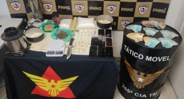 Patrocínio - Polícia desmantela laboratório de drogas e prende mulher com R$ 100 mil em cocaína Patrocínio - Polícia desmantela laboratório de drogas e prende mulher com R$ 100 mil em cocaína