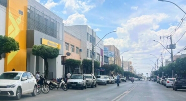 Carmo do Paranaíba – Polícia Militar prende dois homens por ameaça e desacato em agência bancária