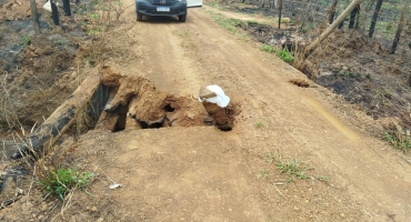 Prefeitura de Lagoa Formosa trabalha para recuperar ponte danificada por queimada na região de Capivara Prefeitura de Lagoa Formosa trabalha para recuperar ponte danificada por queimada na região de Capivara