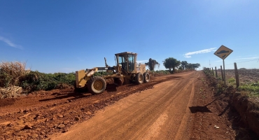 Prefeitura de Lagoa Formosa prepara estrada do Distrito de Limeira para receber mais 4,5 quilômetros de asfalto 