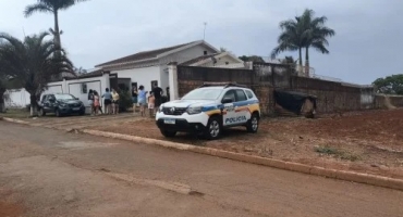 Homem que matou mulher a facadas em chácara em Patos de Minas é preso após perseguição policial 