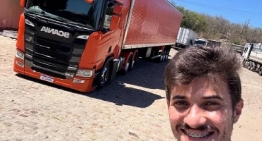 Cortejo com a presença de caminhoneiros homenageia patense que perdeu a vida em acidente na BR-381