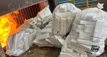 Mais de 600 quilos de drogas são incinerados pela Polícia Civil em Patos de Minas