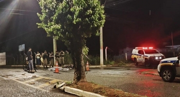Motorista de automóvel provoca acidente no bairro Alto Caiçaras em Patos de Minas e motociclista morre 