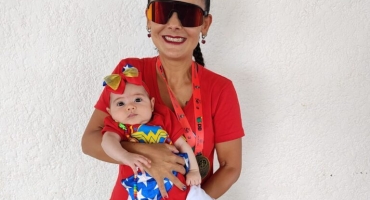 Força de mãe: atleta de Carmo do Paranaíba volta às corridas depois de gestação e conquista pódio em Patos de Minas