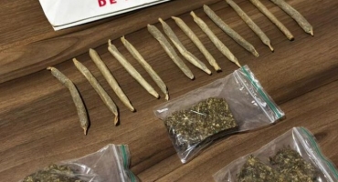 Ação policial resulta em apreensão de drogas e detenção de suspeito na cidade de Carmo do Paranaíba 