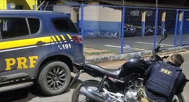 PRF de Patos de Minas recupera motocicleta clonada que foi furtada no interior de São Paulo 