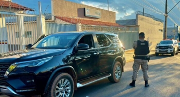 Veículo furtado em BH é recuperado pela Polícia Militar no Centro de Carmo do Paranaíba