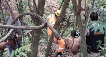 Paracatu - Homem é resgatado após sobreviver quatro dias em grota de 50 metros 