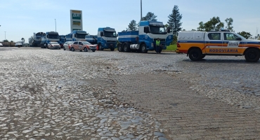 Carreta gigante com megacarga de 630 toneladas já percorre a BR-354; rodovia será bloqueado em vários trechos 