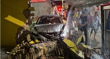 Patos de Minas - Motorista passa mal ao volante e provoca danos em série no bairro Nova Floresta