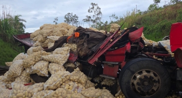 Motorista de caminhão morre em grave acidente na BR-354; no município de São Gotardo 