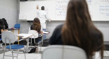 Professores podem acumular cargo público, decide Congresso