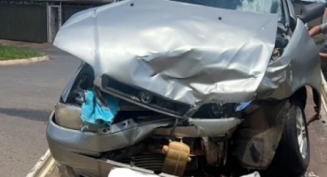 Patos de Minas - Motorista inabilitado causa acidente, deixa irmão gravemente ferido no caro e foge do local