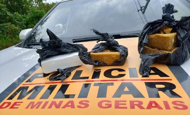 Coromandel - Polícia Militar Rodoviária prende jovem com cocaína e crack avaliados em R$ 150 mil durante abordagem