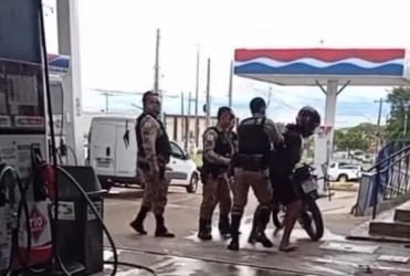 Patrocínio - Policiais ficam feridos após motociclista resistir prisão durante blitz na cidade