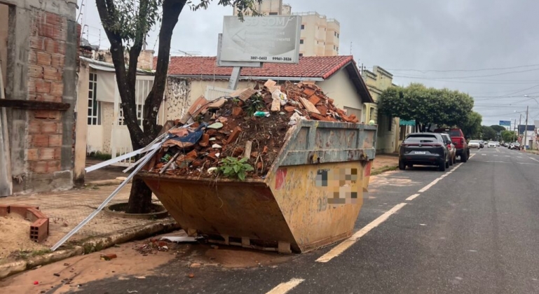 Carmo do Paranaíba – Sem licenciamento ambiental, Ministério Público proíbe descarte de entulho e caçambas ficam retidas nas ruas da cidade