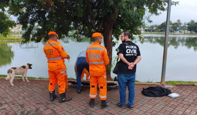 Bombeiros retiram corpo de homem de dentro da Lagoa Grande em Patos de Minas; vítima não foi identificada 