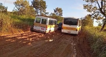  Presidente Olegário - Motoristas sofrem com atoleiros e cobram do DER recuperação da LMG-726