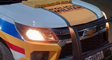 Patos de Minas - Operação Pré-Carnaval da PMRv apreende oito barras de maconha em ônibus na BR-352