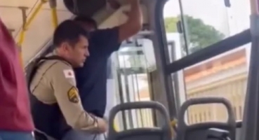 Patos de Minas - Homem de 44 anos ameaça adolescente em ônibus “Se você não casar comigo, vou te matar” a acaba preso 