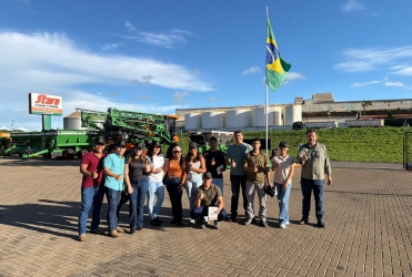  Entre máquinas e tecnologia: alunos de Mecânica de Precisão visitam a Futura Máquinas