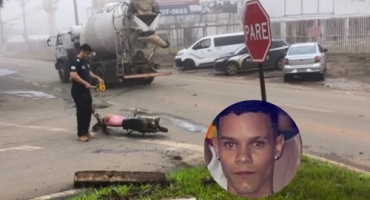 Patos de Minas - Motociclista de 21 anos morre após colidir contra árvore na Avenida JK