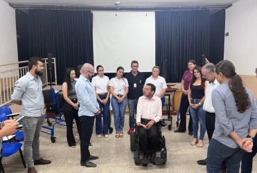 Projeto de Inovação Sustentável - Sicoob Credicopa entrega andadores ortopédicos à APAE em Patos de Minas