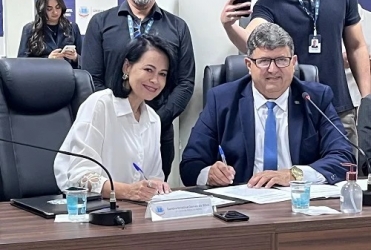 Patos de Minas - Sandra Gomes é empossada prefeita após renúncia de Falcão e destaca continuidade da gestão