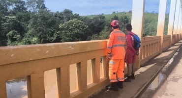 Patos de Minas - Idoso com Alzheimer desaparece após entrar no Rio Paranaíba; bombeiros realizam buscas