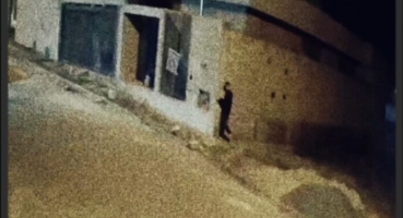 Carmo do Paranaíba – Vídeo mostra suspeito pulando muro de construção antes de furto à residência