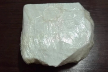 Passageiro de van com mandado de prisão em aberto é capturado com arma e droga na LMG-743, em Patos de Minas 