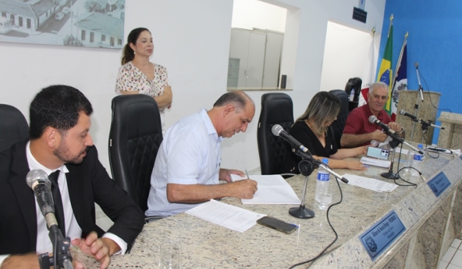 Câmara Municipal de Lagoa Formosa aprova Projeto de Lei Complementar que dispõe sobre desafetação de imóvel público 