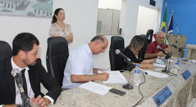 Câmara Municipal de Lagoa Formosa aprova Projeto de Lei Complementar que dispõe sobre desafetação de imóvel público 