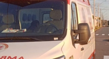 Carmo do Paranaíba - Acidente entre carro e motocicleta deixa vítima com fratura