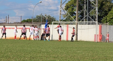 Goleiro de 17 anos pega pênalti, Santa Cruz vence a Paranaibana e vai à semifinal da Copa Amapar 2026 