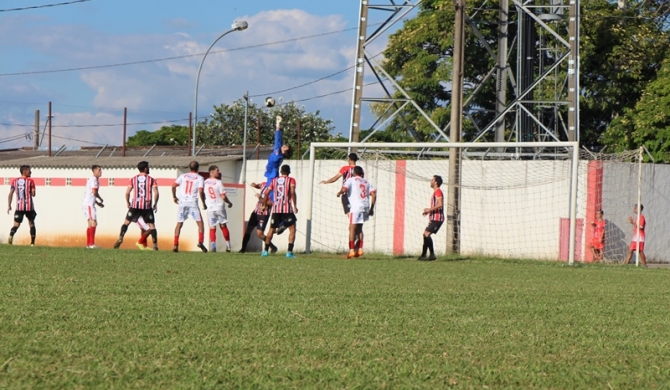 Goleiro de 17 anos pega pênalti, Santa Cruz vence a Paranaibana e vai à semifinal da Copa Amapar 2026 