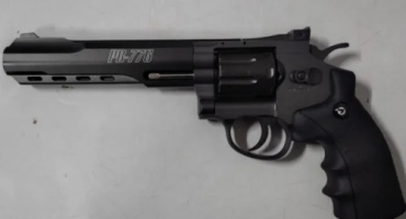 Jovem com esquizofrenia fere a própria mãe no olho com arma de pressão na cidade de Patos de Minas 