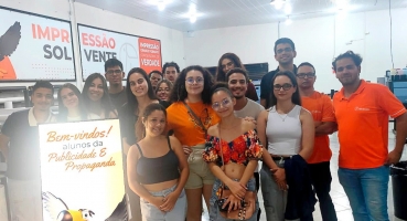 Alunos de Publicidade e Propaganda do UNIPAM visitam a gráfica Ultracopy