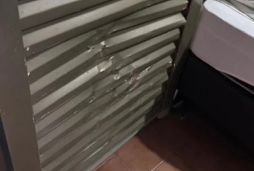 Homem agride a própria mãe com socos e chutes após ela pedir para diminuir o som alto em Patos de Minas 
