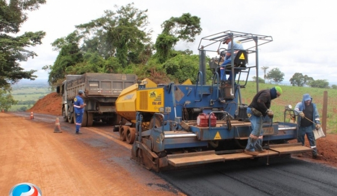 Prefeitura de Lagoa Formosa retoma obras de pavimentação das estradas rurais do município 